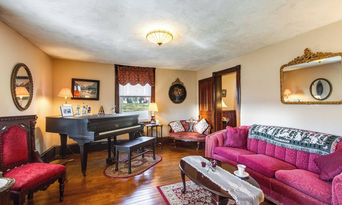 White Haven House | Charming Victorian Home w/ Porch near Hickory Run Park