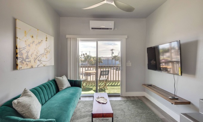 Rogers Seabreeze Apartment | Walk to Daytona Beach & Boardwalk: Apt w/Balcony