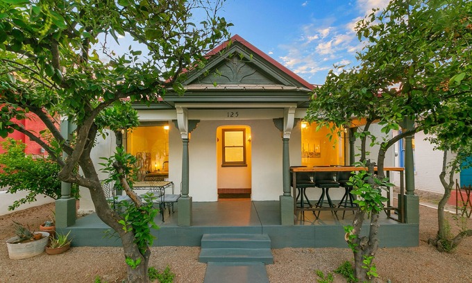 Iron Horse House | Prime Location Near Downtown with Ocean View & Breakfast