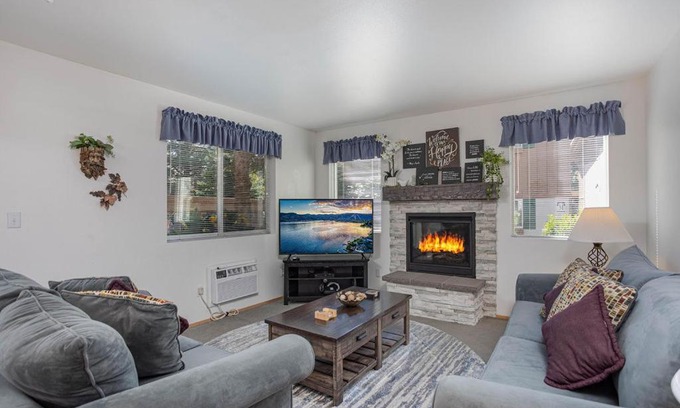 Downtown Leavenworth Apartment | Convenient Downtown Retreat for 6 with Pet-Friendly Perks