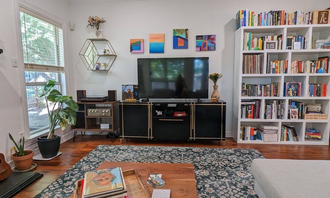 Old Enfield Condo | Artistic Two-Story Condo Steps from Vibrant Downtown Austin