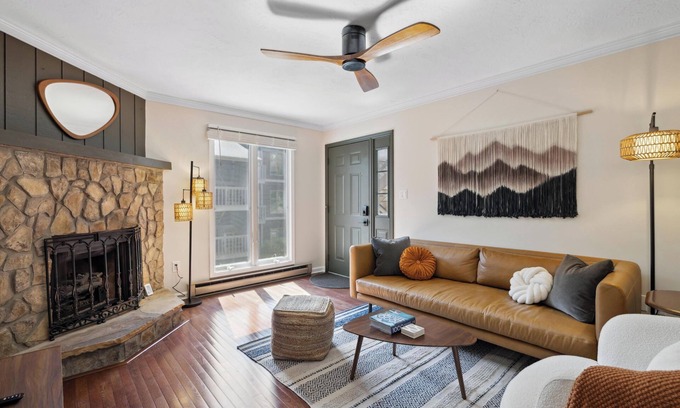 Blowing Rock Condo | Ideal 2-Bedroom Condo Steps from Blowing Rock’s Heart