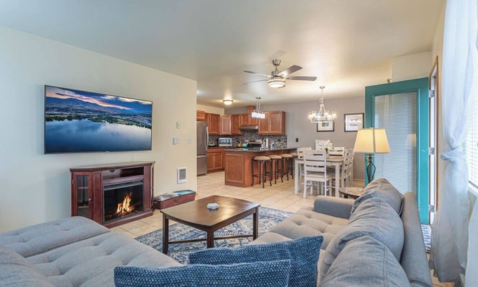 Downtown Leavenworth Condo | Walk to Town: Pet-Friendly Hotel with Pool & Spa Access