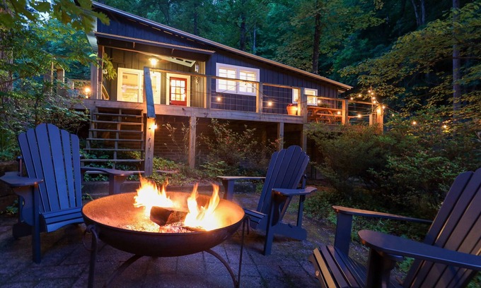 Clayton House | Creekside Cabin: Walk to Downtown with Spa & Hot Tub