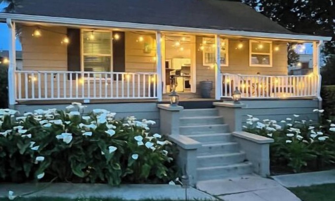 Pleasanton House | Walk to Downtown - Workspace + Pet Friendly