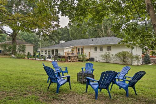 Alpharetta House | Inviting Alpharetta Home Steps from Downtown with Fire Pit