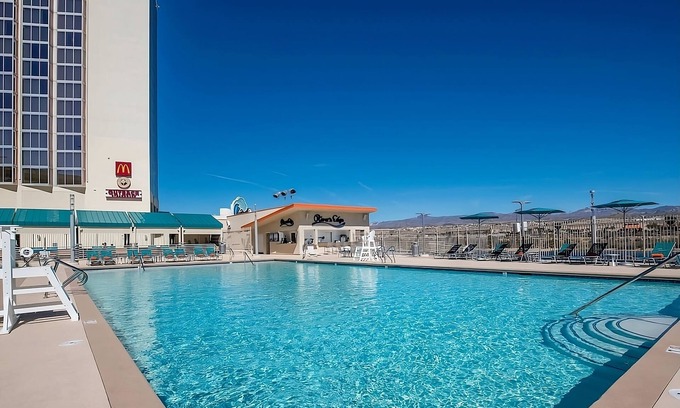 Laughlin Hotel | Ideal Getaway Near Entertainment & Riverwalk with Pool!