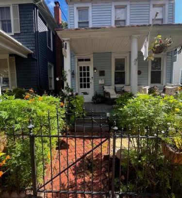 Annapolis House | Explore the Historic Arts District: Walk to Everything