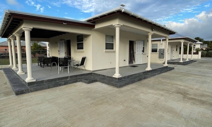 Atlantic Shores Cottage | Ideal Retreat Near Freights Bay & Miami Beach for Remote Work