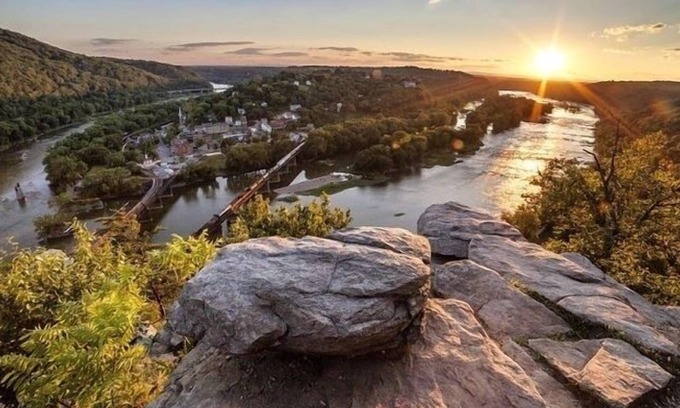 Bolivar House | Unforgettable Stay Near Historic Harpers Ferry with Views