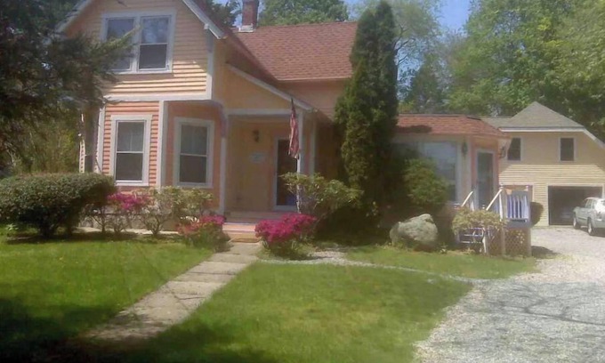 West Mystic House | Prime Location Steps from Historic Downtown Mystic!