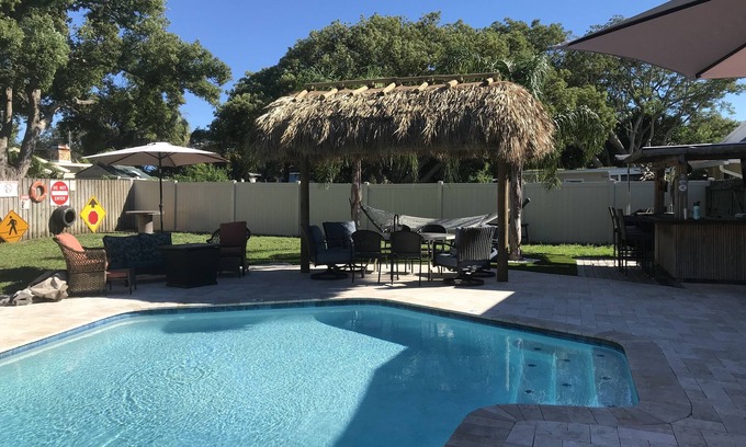 Largo House | Experience Incredible Sunsets Near Indian Rocks Beach