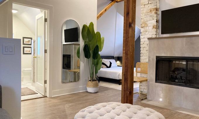 Three Oaks House | Charming Designer Victorian House with Lake View & Spa