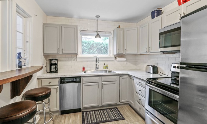 Indian Hills House | Charming Home Steps from Lake in Fontana-on-Lake Geneva