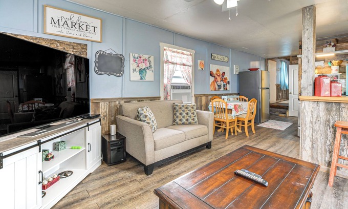 Buchanan Dam Cottage | Relaxing Buchanan Dam Cottage - Steps from Beautiful Lake!