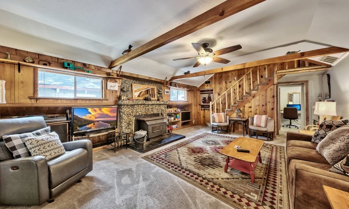 Bijou Pines Cabin | Family-Friendly Retreat: Steps to Lake with Pet Amenities