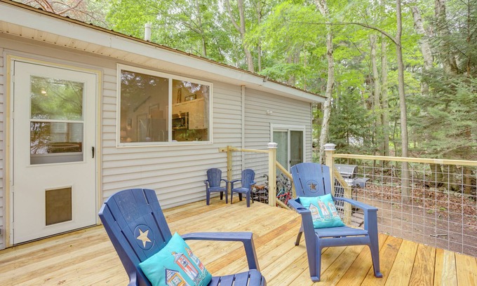 Ludington Cottage | Walk to Lake Hamlin: Cottage Near Boat Launch