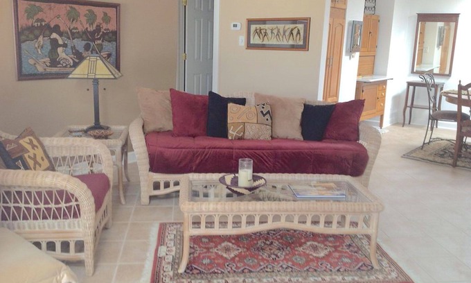 Douglas House | Idyllic Retreat: Walk to Lake Michigan & Saugatuck with Bikes