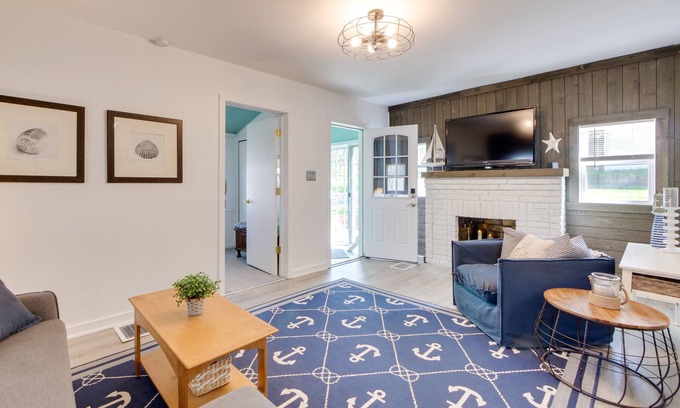 Portage Lakes Cottage | Idyllic Akron Cottage Rental: Steps to Lake & Spa Amenities