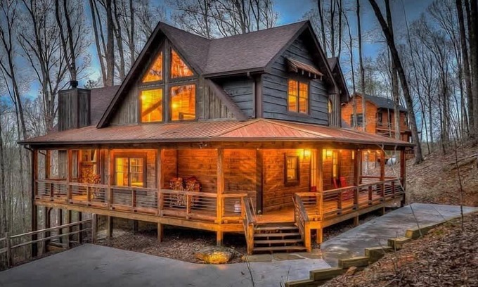 Necowa Cove House | Walk to Lake & Trails – Lakeview Retreat
