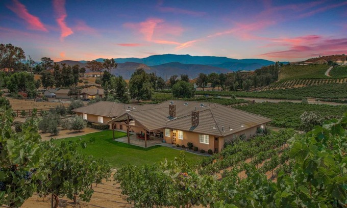 Temecula House | Explore Wine Country Near Leoness Cellars & Oak Mountain!