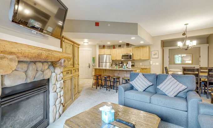 Copper Mountain Village Condo | Inviting Copper Mountain Condo with Scenic Views & Hot Tub