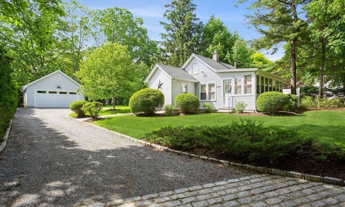 Mattituck Cottage | Stunning Cottage Steps from Love Lane with Ocean Views