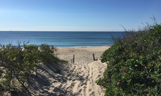 New Shoreham House | Experience Oceanfront Bliss Near Mansion Beach