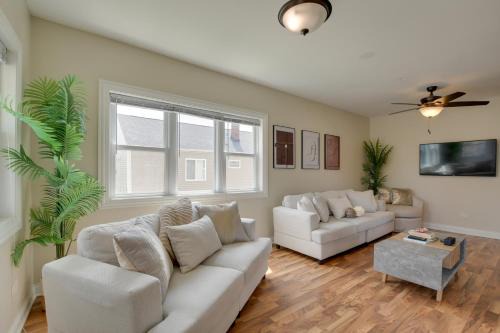 Blue Island Apartment | Pet-Friendly Blue Island Retreat Just 18 Mi from Chicago!