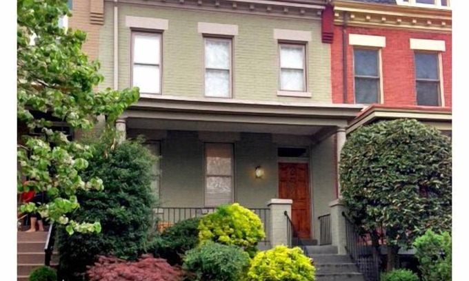 Le Droit Park House | Walk to Metro, Museums & Nightlife. Private parking. Popular Neighborhood.