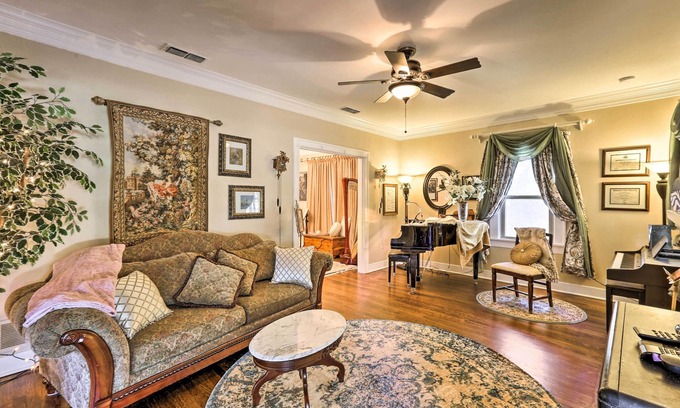 Wichita Falls Cottage | Delightful Cottage with Sunroom - Close to MSU & Water Park