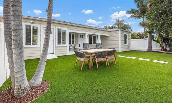 Encinitas House | Walk to Moonlight Beach, Updated and Remodeled, Dream Getaway