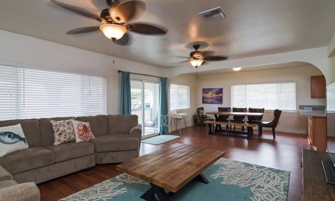 Hauula House | Oceanfront Retreat: Walk to Beach & Close to BYU-H