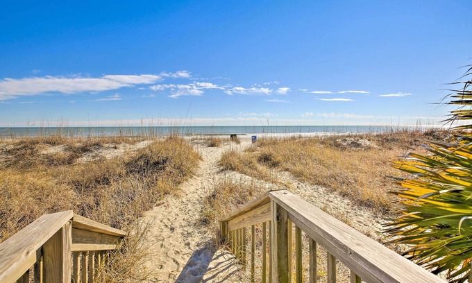 Myrtle Beach Condo | Inviting Myrtle Beach Condo with Pool - Steps to the Shore!