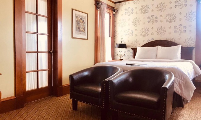 Pacific Grove Hotel | Cozy Retreat Steps from the Ocean: Queen and Twin Beds