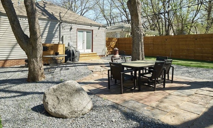 Norman House | Sunny Retreat: Walk to OU & Enjoy a Fantastic Backyard