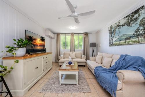 Pallarenda Apartment | Walk to Pallarenda beach A Dream Escape in Sallows Street