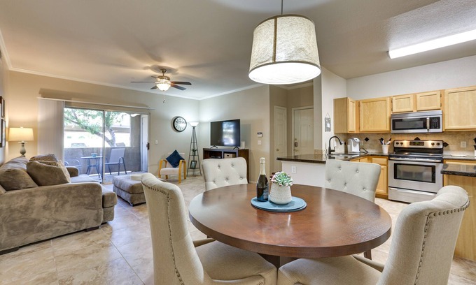 Camelback East Condo | Explore Central Phoenix Condo Steps from Papago Park!