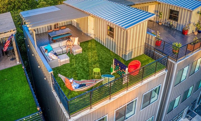 Tobin Hill House | Elevate Your Stay: Rooftop Views One Block from Pearl