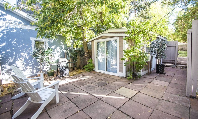 Mapleton Hill Cottage | Cozy Guest House Studio Steps from Pearl Street