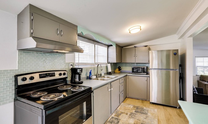 Steinhatchee Cottage | Walk to Pier & River: Dtwn Steinhatchee Escape!