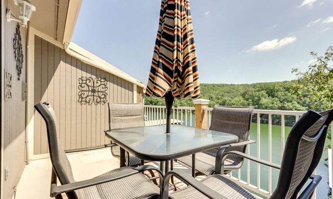 Osage Beach Condo | Inviting Lakefront Condo in Osage Beach with Balcony & Pool