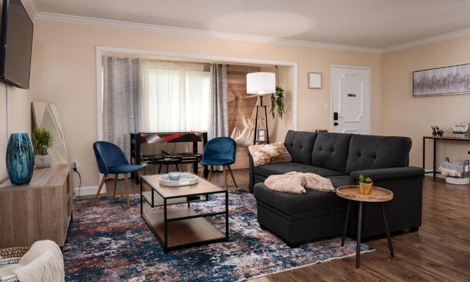 Gainesville House | Convenient Stay Near Pool, University & Stadium
