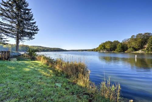 Hamlin House | Walk to Roaming Woods Lake Home with Fire Pit!