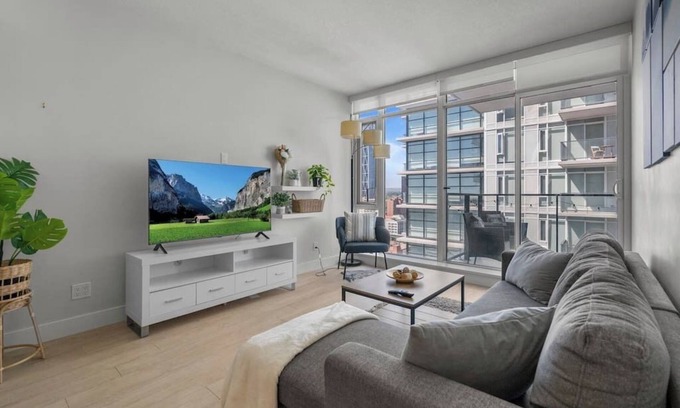 Victoria Park Condo | Convenient Stay near Saddledome with Downtown Views