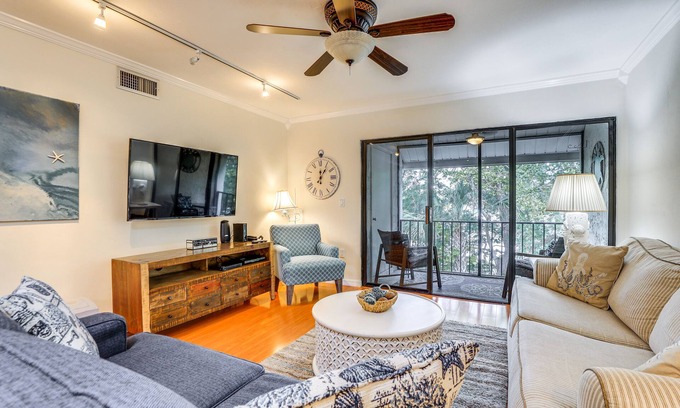 Bradenton Beach Condo | Beachside Bradenton Condo with Pool & Spa: Walk to Shore!