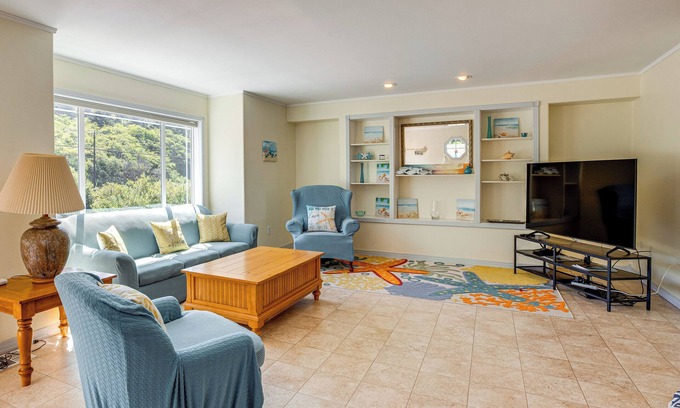 Rockaway Beach House | Walk to Shore: Home w/Deck in Rockaway Beach!