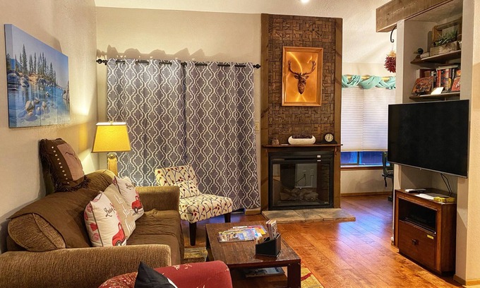 Angel Fire Condo | Steps from Ski Lifts! WiFi, Kitchen & Skylights Included