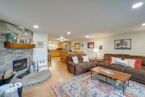 Sugar Mountain Apartment | Visit Sugar Mountain Condo: Steps from Ski & Golf Fun!