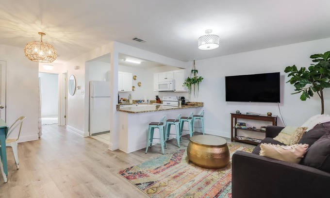 Biloxi Condo | Walk to the beach! Cozy Biloxi Condo w/Pool